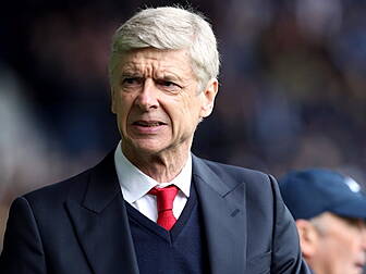 Arsene Wenger remains tight-li...
